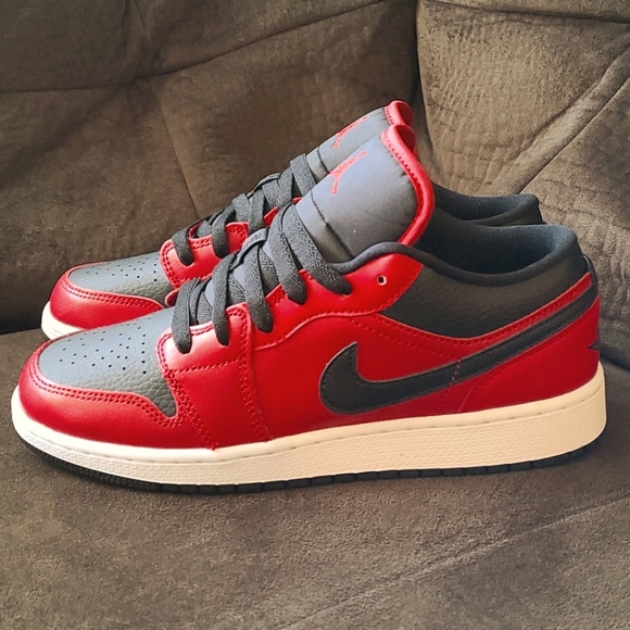 air jordan 1 low pebbled swoosh